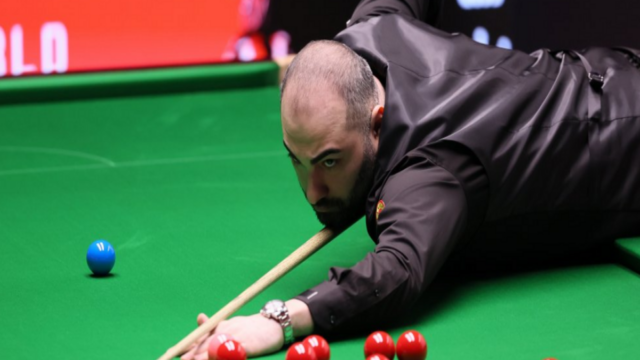 Hossein Vafaei takes a shot