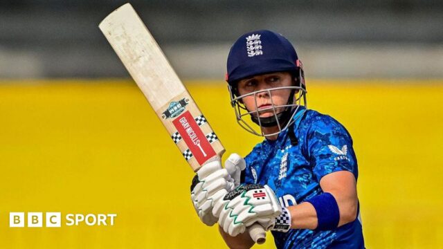 Heather Knight batting for England